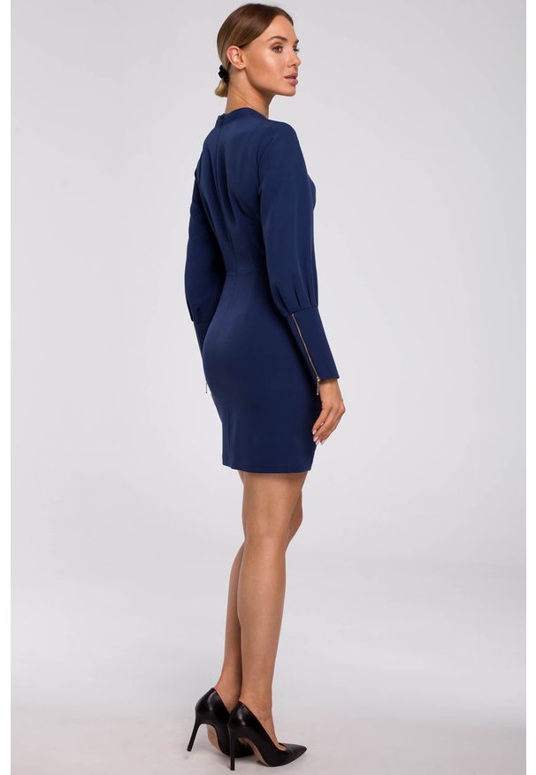 Sukienki.shop - Elegancka sukienka z marszczeniami i bufiastymi rękawami granat. Typ kołnierza: kołnierzyk stójkowy. Materiał: elastan. Styl: elegancki. Długość: mini