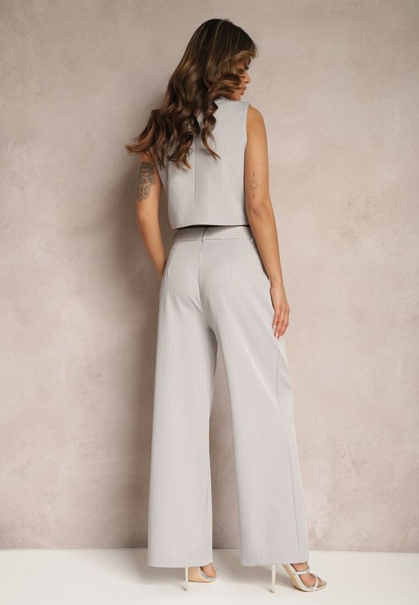 Renee - Szary Garniturowy Komplet w Delikatne Prążki z Kamizelką i Luźnymi Spodniami Paliera. Kolor: szary. Materiał: materiał, prążkowany. Wzór: prążki