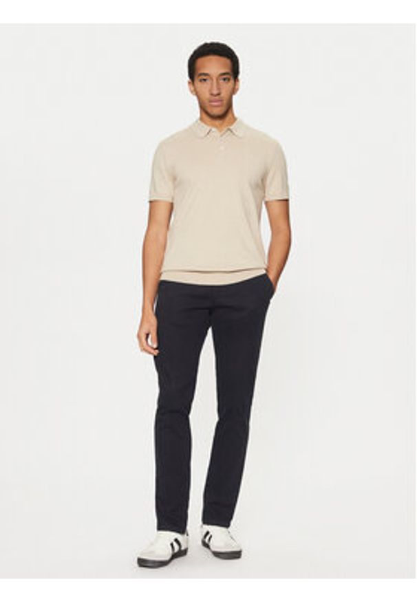 Selected Homme Polo 16092437 Beżowy Regular Fit. Typ kołnierza: polo. Kolor: beżowy. Materiał: bawełna