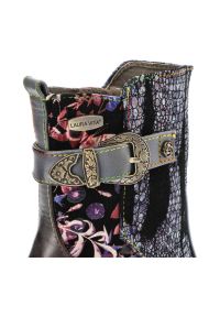 Niebieskie Botki Laura Vita Gustowne Buty Na Obcasie. Zapięcie: sprzączka. Kolor: niebieski. Materiał: skóra. Wzór: kwiaty, aplikacja. Obcas: na obcasie. Styl: elegancki. Wysokość obcasa: średni #7