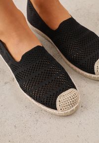 Born2be - Czarne Espadryle z Ażurowej Siateczki Ozdobione Plecionką Lanivesa. Okazja: na co dzień. Kolor: czarny. Materiał: jeans, len. Szerokość cholewki: normalna. Wzór: aplikacja, ażurowy. Sezon: lato. Styl: elegancki, klasyczny, wakacyjny, casual #9