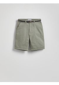 Reserved - Szorty chino z paskiem - jasnozielony. Kolor: zielony. Materiał: bawełna, tkanina