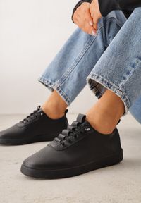 Born2be - Czarne Wsuwane Tenisówki z Perforacją i Podeszwą z Bieżnikiem Illanya. Okazja: na co dzień. Zapięcie: bez zapięcia. Kolor: czarny. Materiał: jeans. Szerokość cholewki: normalna. Styl: casual, klasyczny #9