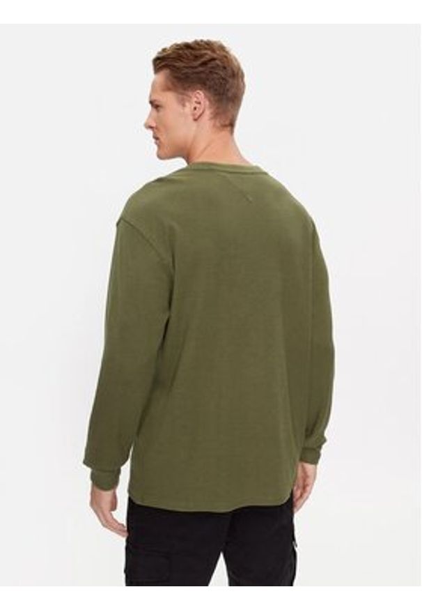 Tommy Jeans Longsleeve DM0DM15041 Zielony Classic Fit. Kolor: zielony. Materiał: bawełna. Długość rękawa: długi rękaw