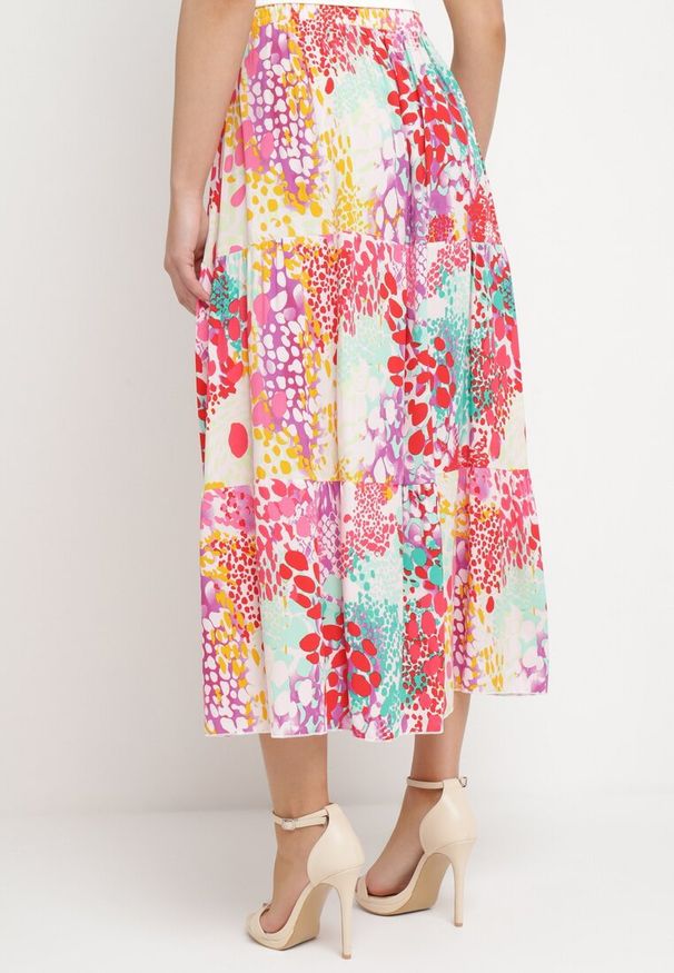 Born2be - Jasnoróżowa Rozkloszowana Spódnica w Abstrakcyjny Wzór z Wiskozy Assenila. Okazja: na spacer, na co dzień. Kolor: różowy. Materiał: wiskoza. Styl: casual, klasyczny
