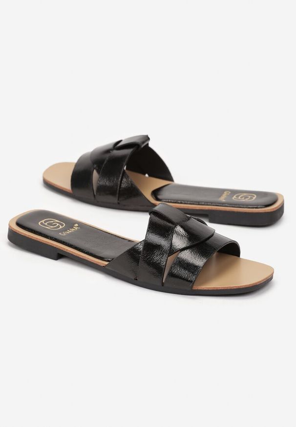 Born2be - Czarne Klapki na Płaskiej Podeszwie z Kwadratowym Noskiem Nafiala. Kolor: czarny. Sezon: lato. Obcas: na płaskiej podeszwie