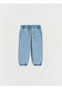 Reserved - Jeansy jogger - niebieski. Kolor: niebieski. Materiał: jeans #1