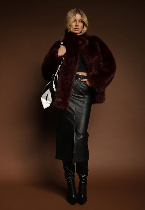 Renee - Bordowa Dwustronna Kurtka Biker Ozdobiona Futerkiem Flitta. Okazja: na co dzień. Kolor: czerwony. Materiał: futro. Wzór: aplikacja. Styl: casual, elegancki