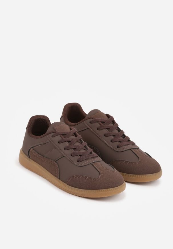Renee - Brązowe Sneakersy VICES w Stylu Kultowych Tenisówek z Łączonych Materiałów Azivina. Okazja: na imprezę, na co dzień. Kolor: brązowy. Materiał: materiał
