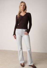 Born2be - Niebieskie Jeansy Typu Dzwony z Bawełną i Wysokim Stanem Nesanthe. Okazja: na co dzień. Stan: podwyższony. Kolor: niebieski. Styl: casual, elegancki, klasyczny #1