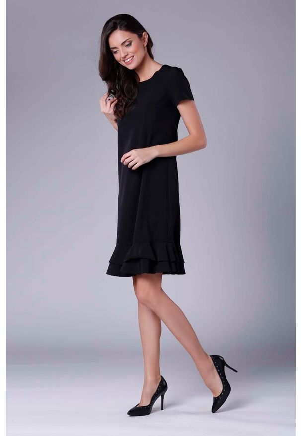 Nommo - Czarna Uniwersalna Midi Sukienka z Małą Falbanką. Kolor: czarny. Materiał: poliester, wiskoza. Wzór: kwiaty. Długość: midi