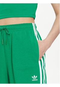 Adidas - adidas Szorty sportowe 3-Stripes IP0697 Zielony Loose Fit. Kolor: zielony. Materiał: bawełna #4