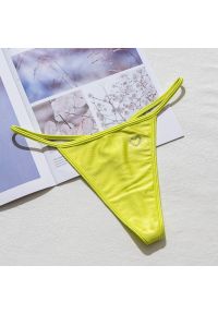 Intica - Stringi z wysokim wycięciem idealne pod obcisłe ubrania Domiziana. Kolor: zielony. Materiał: materiał