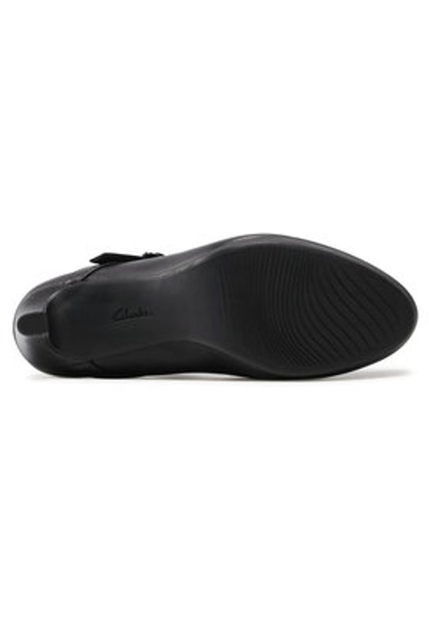 Clarks Półbuty Ambyr Shine 261577844 Czarny. Kolor: czarny. Materiał: skóra