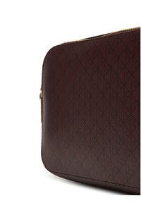 Calvin Klein Torebka Emblem Aop Elongated Camera Bag LV04F3268G Bordowy. Kolor: czerwony. Materiał: skórzane