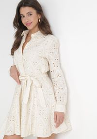 Born2be - Beżowa Ażurowa Sukienka Bawełniana z Wiązanym Paskiem Ilerah. Kolor: beżowy. Materiał: bawełna. Wzór: ażurowy. Styl: boho #2