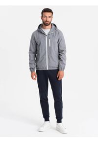 Ombre Clothing - Lekka sportowa męska kurtka z polarową podszewką – szara V3 OM-JANP-0136 - XXL. Typ kołnierza: kołnierzyk stójkowy. Kolor: szary. Materiał: polar. Wzór: aplikacja, ze splotem, nadruk, melanż. Styl: sportowy #3