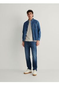 Reserved - Jeansy slim fit z efektem sprania - granatowy. Kolor: niebieski