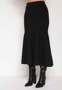 Born2be - Czarny Dzianinowy Komplet z Wiskozą Spódnica i Sweter z Baskinką i Cyrkoniami Neora. Kolor: czarny. Materiał: wiskoza, dzianina #4