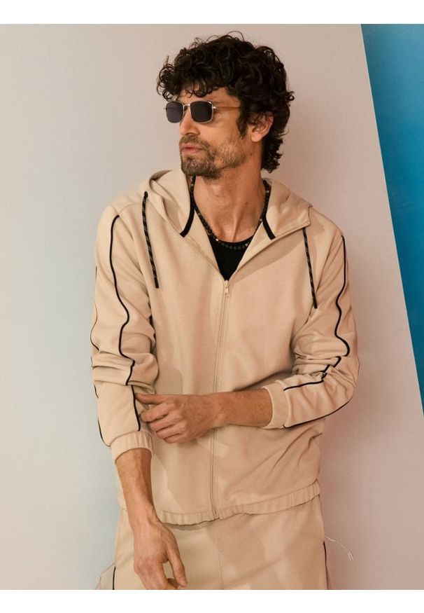 Sinsay - Rozpinana bluza z kapturem - beżowy. Typ kołnierza: kaptur. Kolor: beżowy