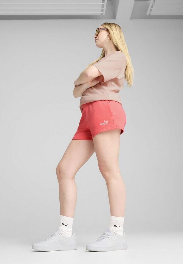 Puma - Damskie szorty z małym logo No. 1 ESS 4'' PUMA Peach Frost Red. Kolor: czerwony