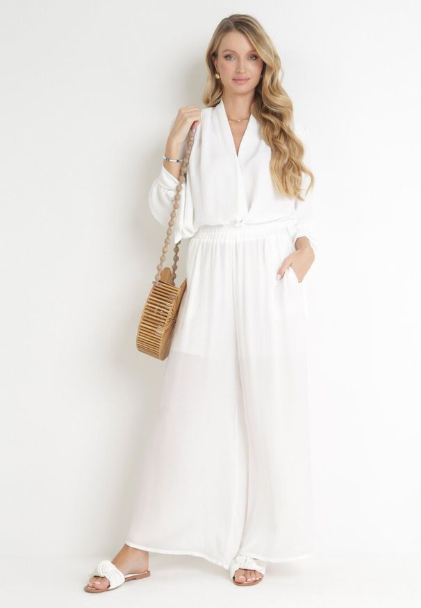 Born2be - Białe Szerokie Spodnie z Gumką w Pasie Agate. Kolor: biały. Materiał: wiskoza