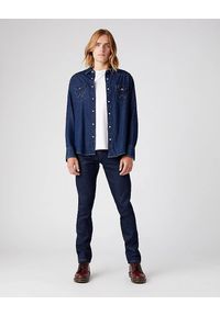 Wrangler - MĘSKA KOSZULA JEANSOWA WRANGLER 27MW NEW W5MSLW301 112130242. Okazja: na co dzień. Materiał: jeans. Długość rękawa: długi rękaw. Długość: długie. Sezon: lato. Styl: elegancki, casual, klasyczny