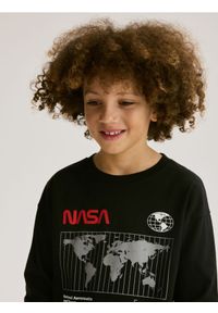 Reserved - Koszulka longsleeve NASA - czarny. Kolor: czarny. Materiał: bawełna, dzianina. Długość rękawa: długi rękaw #1