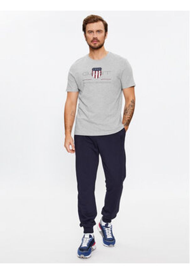 GANT - Gant T-Shirt Reg Archive Shield Ss 2003199 Szary Regular Fit. Kolor: szary. Materiał: bawełna