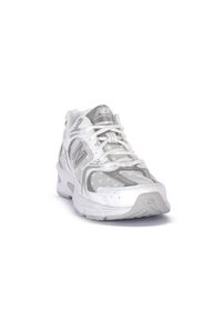 Buty do chodzenia damskie New Balance Hfw 530. Kolor: biały. Materiał: materiał, syntetyk. Szerokość cholewki: normalna. Sport: turystyka piesza