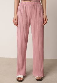 Born2be - Różowe Szerokie Spodnie z Wysokim Stanem ze Zwiewnej Tkaniny z Plisami Galiris. Okazja: do pracy, na co dzień, na spotkanie biznesowe. Stan: podwyższony. Kolor: różowy. Materiał: tkanina. Długość: długie. Styl: elegancki, biznesowy, casual #6