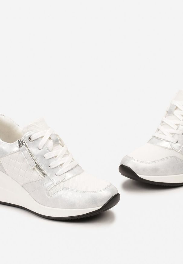 Born2be - Srebrne Sneakersy Parthadia. Okazja: na co dzień. Zapięcie: sznurówki. Kolor: biały. Obcas: na koturnie