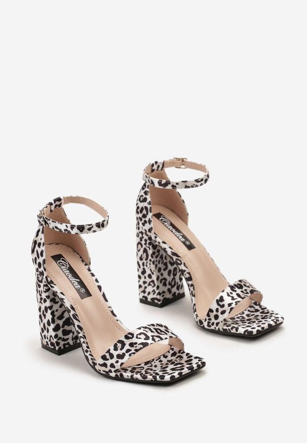 Renee - Białe Eleganckie Sandały na Słupku z Paskiem ze Sprzączką Yvelisse. Zapięcie: pasek. Kolor: biały. Obcas: na słupku. Styl: elegancki
