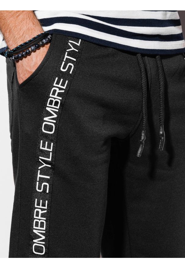 Czarne szorty Ombre Clothing z nadrukiem, krótkie