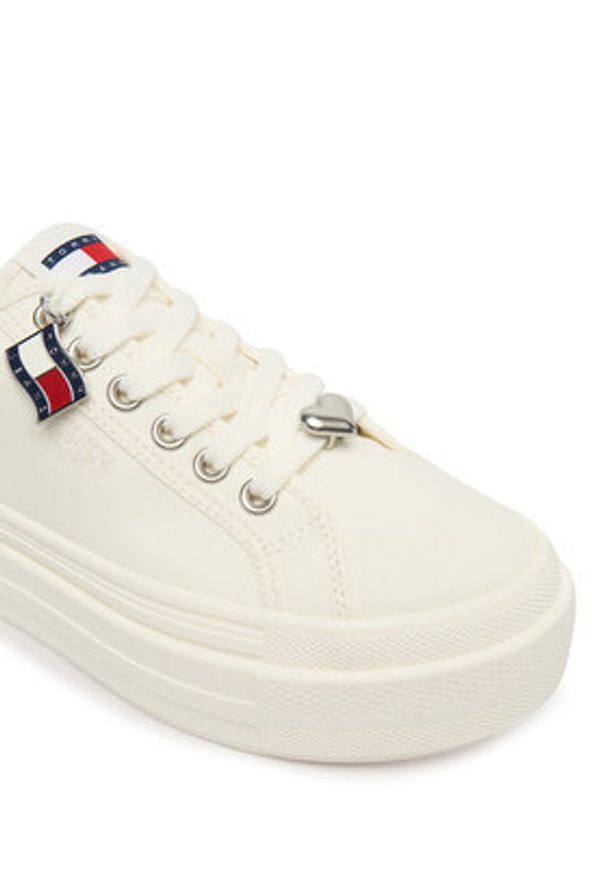 Tommy Jeans Sneakersy Tjw Flatform Sneaker Charms EN0EN02959 Biały. Kolor: biały. Materiał: materiał