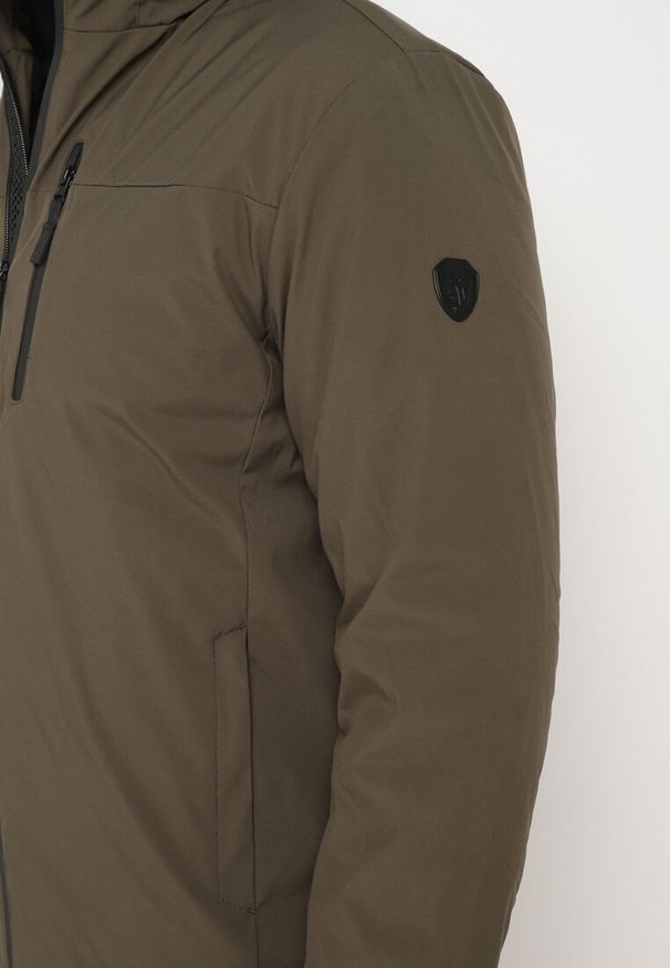 Born2be - Ciemnozielona Kurtka z Chowanym Kapturem i Kieszeniami na Zatrzask Hedinia. Okazja: na co dzień. Kolor: zielony. Materiał: skóra. Styl: casual, elegancki