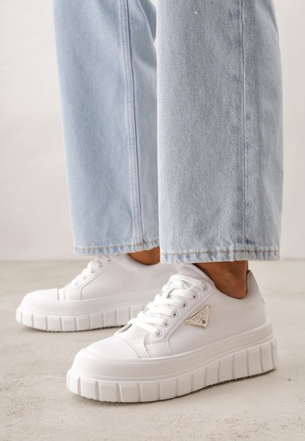 Born2be - Białe Casualowe Sneakersy VICES na Grubej Podeszwie z Tłoczeniami Therelle. Okazja: na co dzień. Kolor: biały. Materiał: dzianina, jeans