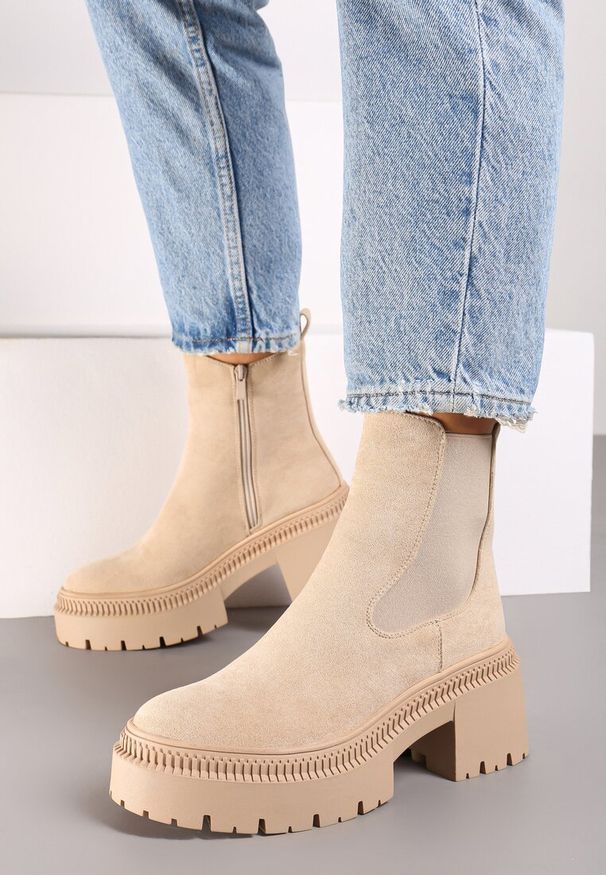 Renee - Beżowe Botki na Słupku i Platformie Sztyblety Grunge z Elastyczną Cholewką Lericea. Okazja: na spacer. Nosek buta: okrągły. Kolor: beżowy. Materiał: jeans, skóra. Szerokość cholewki: normalna. Sezon: jesień. Obcas: na platformie. Styl: elegancki, rockowy