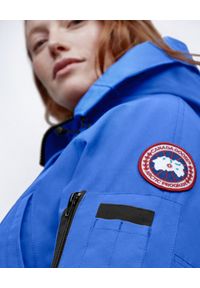 CANADA GOOSE - Niebieska kurtka Chilliwack. Kolor: niebieski. Materiał: futro, materiał. Wzór: aplikacja