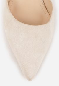 Renee - Beżowe Czółenka Vices z Ekozamszu na Klepsydrowym Obcasie Ezrival. Okazja: na co dzień. Nosek buta: szpiczasty. Zapięcie: pasek. Kolor: beżowy. Materiał: jeans, materiał, zamsz. Obcas: na obcasie. Styl: casual. Wysokość obcasa: średni #7