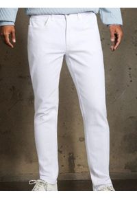 Sinsay - Jeansy slim - biały. Kolor: biały. Materiał: jeans