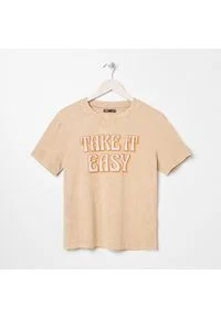 Sinsay - Koszulka z efektem sprania i napisem - Beżowy. Kolor: beżowy. Wzór: napisy #1