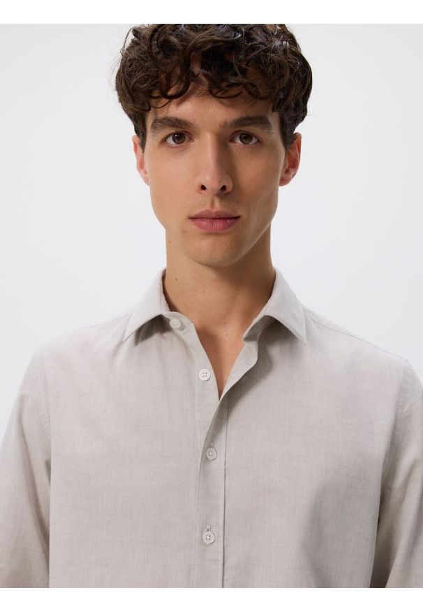 Reserved - Koszula slim z domieszką lnu - beżowy. Kolor: beżowy. Materiał: len