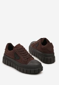 Born2be - Brązowe Sneakersy Vices na Grubej Podeszwie z Geometryczną Aplikacją Leanae. Okazja: na co dzień. Kolor: brązowy. Materiał: jeans. Szerokość cholewki: normalna. Wzór: aplikacja, geometria #5