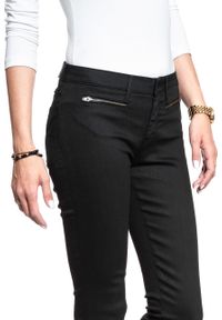 Wrangler - WRANGLER CORYNN PERFECT BLACK W25FCK81H. Wzór: jednolity, aplikacja #4