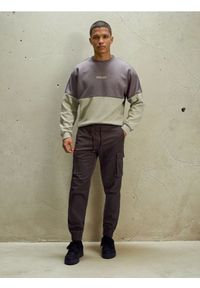 Sinsay - Spodnie cargo jogger - zielony. Kolor: zielony