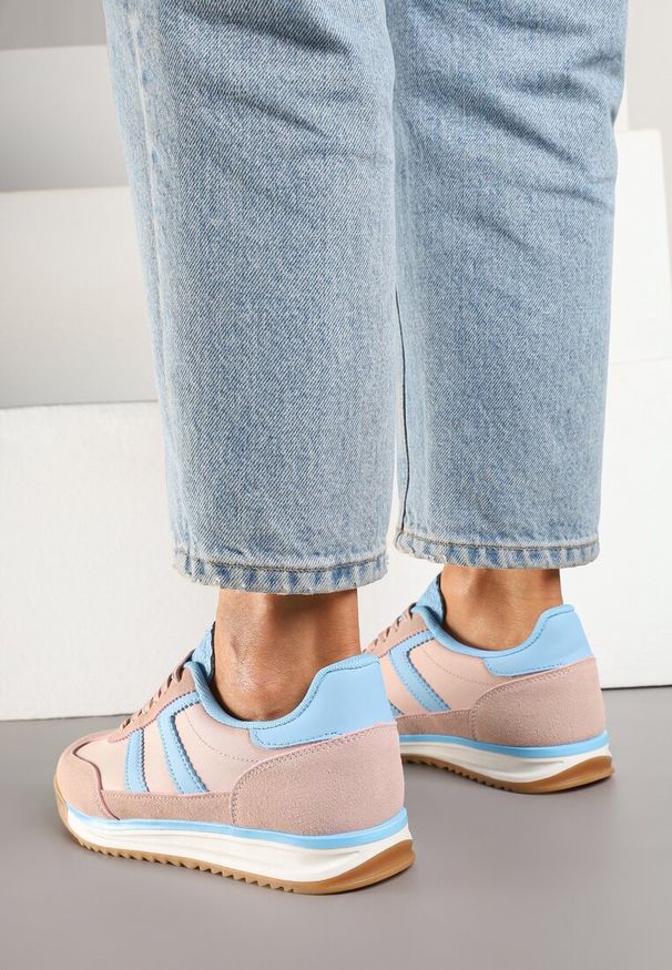 Renee - Różowo-Niebieskie Sneakersy z Geometrycznym Wzorem Eravania. Kolor: różowy. Materiał: jeans. Wzór: geometria