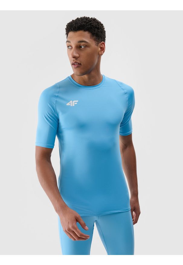 4f - 4F Koszulka treningowa szybkoschnąca męska - niebieska M. Kolor: niebieski. Materiał: materiał, syntetyk, dzianina, włókno, elastan. Długość rękawa: krótki rękaw. Długość: krótkie. Wzór: ze splotem, jednolity, gładki. Sport: fitness