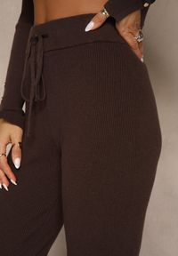 Renee - Brązowe Dzianinowe Spodnie z Wiskozą o Kroju Flare Zetene. Okazja: na spacer, na co dzień. Kolor: brązowy. Materiał: dzianina, wiskoza. Styl: casual, klasyczny #3