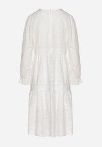 Born2be - Biała Ażurowa Rozkloszowana Sukienka z Bawełny Edilavia. Okazja: na co dzień, do pracy, na imprezę. Kolor: biały. Materiał: bawełna. Wzór: ażurowy. Sezon: lato. Styl: casual, elegancki #2